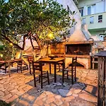White Tatil Evi