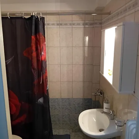 Semesterbostad White L *