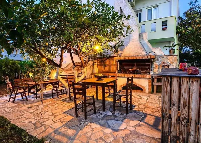 White L Semesterbostad