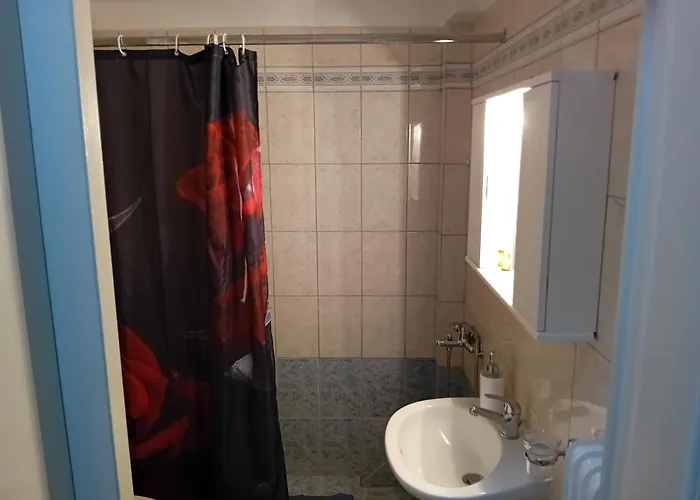 Semesterbostad White L *