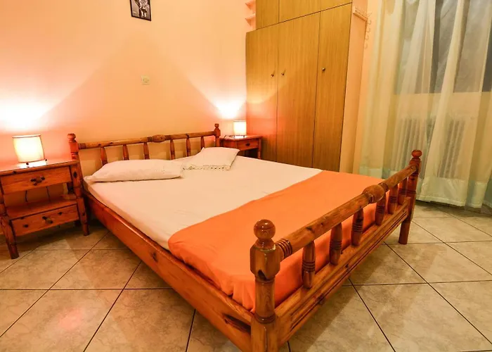 White L * Xylokastro